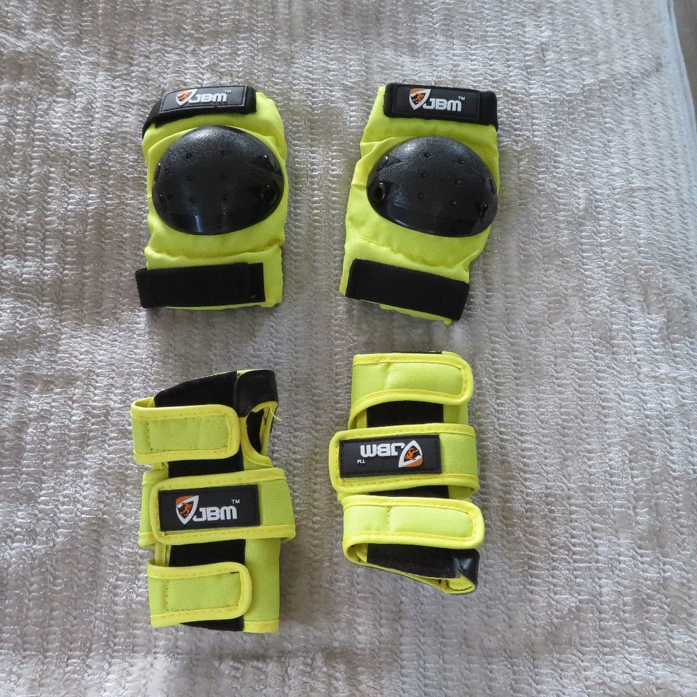 JBM knee pads and wrist guards New in Package for kids size Small
